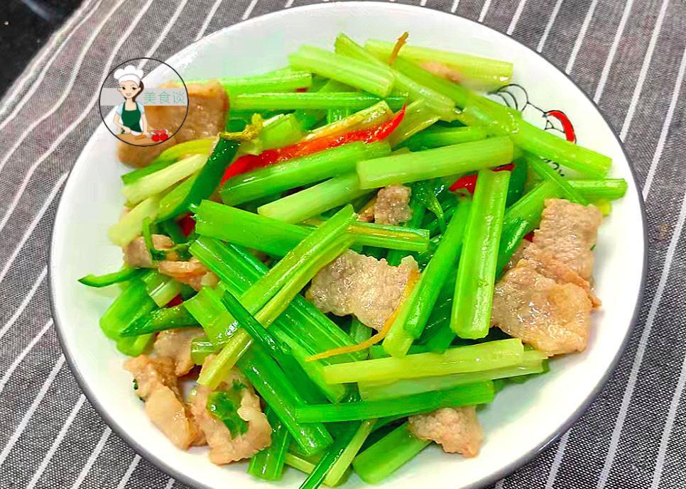 芹菜杆|便秘最怕此菜,冬天干燥要多吃,给肠道洗洗澡,润肠通便预防便秘