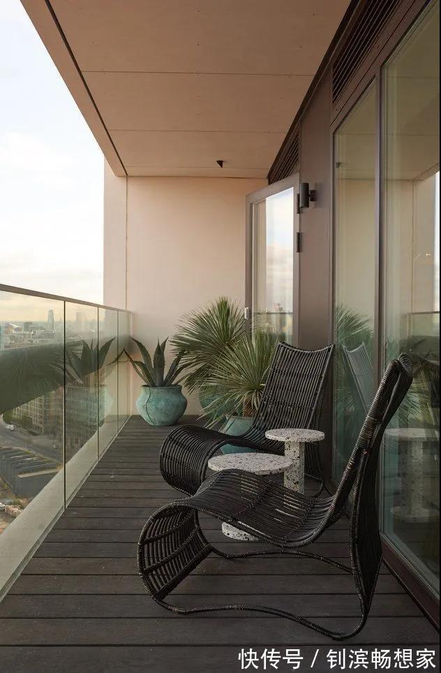 gt|5㎡的阳台被糟蹋成了垃圾场,一个小改造,没想到这么惊喜!