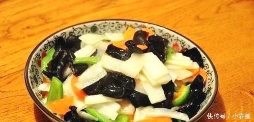 简单的炒菜和硬菜，待客也不错很下饭，吃一口就感觉很鲜美