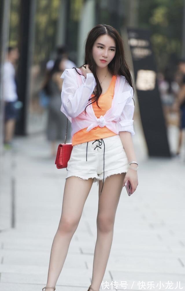 搭配 打底裤搭配不挑人,突出强烈时尚气息,个性气质尽显