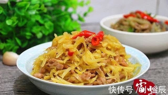 猪肉|两个人的晚饭，3个菜，才花了15块钱，还有荤有素，真会过日子