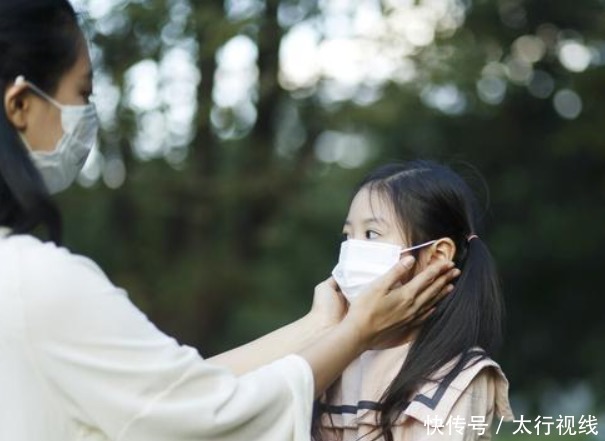 过敏反应|晒了一会日光浴，英国女子突发过敏反应，脸肿成原来两倍大