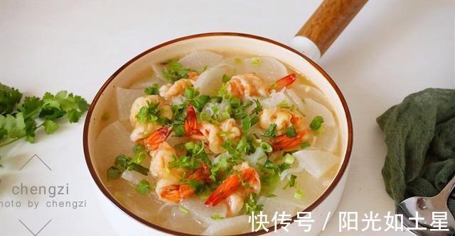 天冷了，有钱没钱这汤要常喝，润肺降秋燥，热乎乎一大锅，真鲜啊！