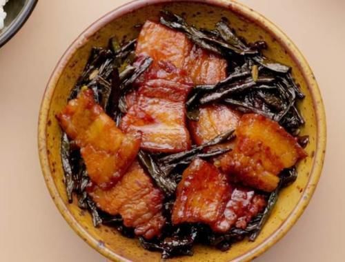 生姜片|天越冷,我家越爱吃这菜,每周炖一锅,热乎乎解馋更暖身,吃不腻
