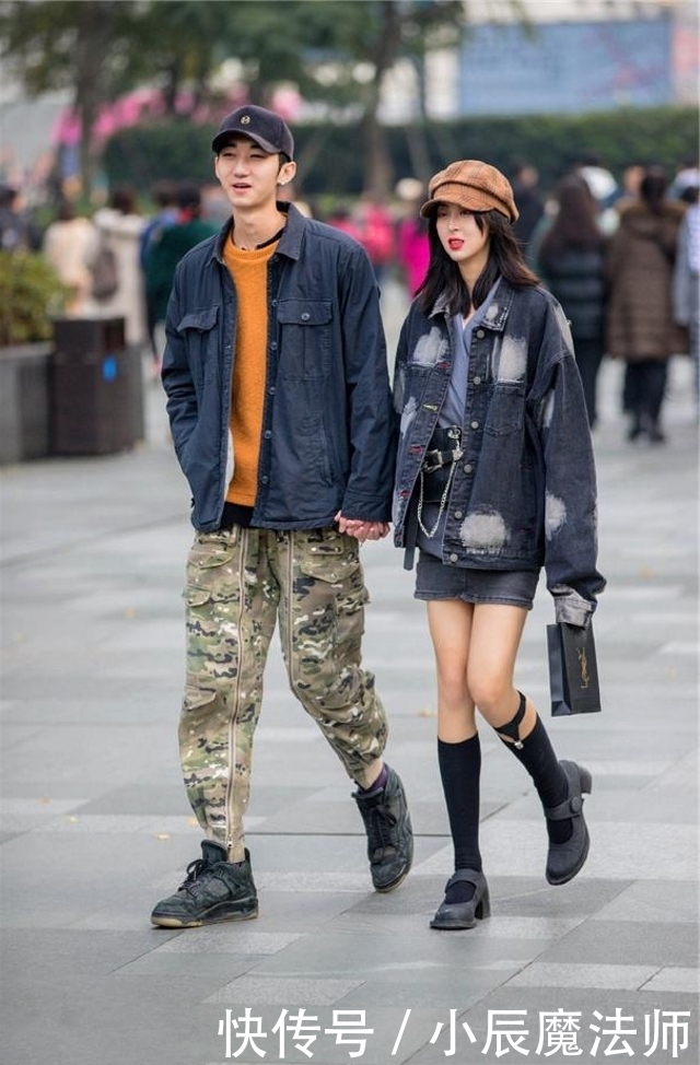 路人街拍,美女一身简约的纯白色风衣穿搭,穿出了女性的知性魅力