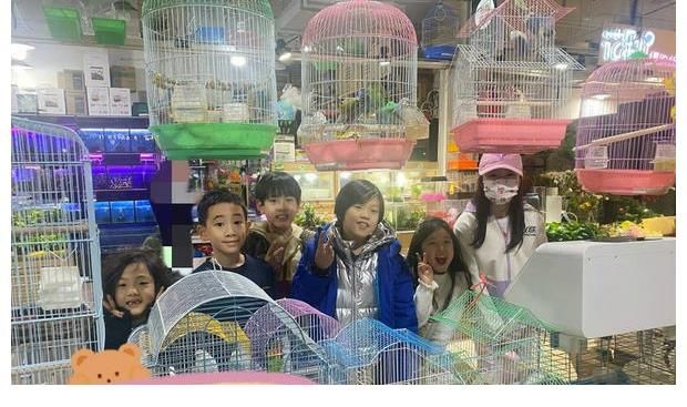 《爸爸5》萌娃重聚 Jasper与小泡芙玩游戏气氛欢乐