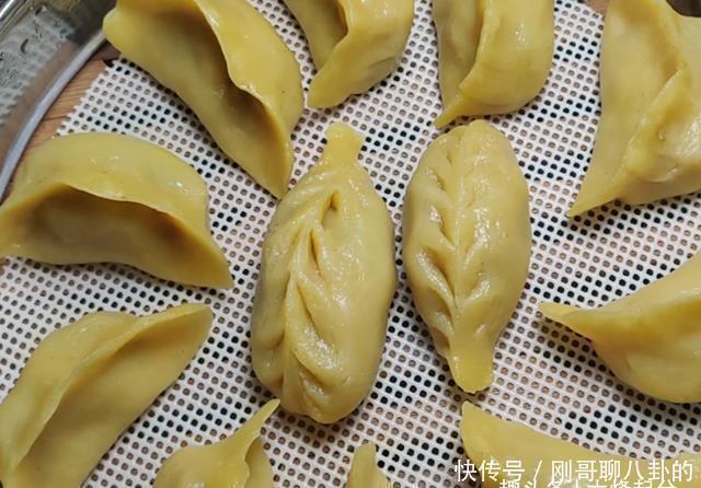轻体|玉米面百吃不厌的做法，做法简单，美味又健康，很好的轻体美食