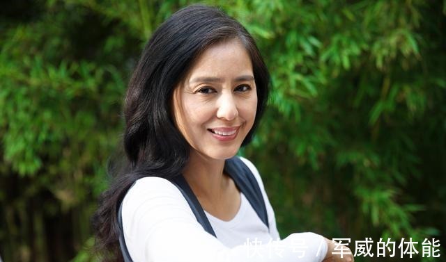 高跟鞋 87岁老中医美白不是涂涂抹抹就行,想要变白,不如试试内调美白!