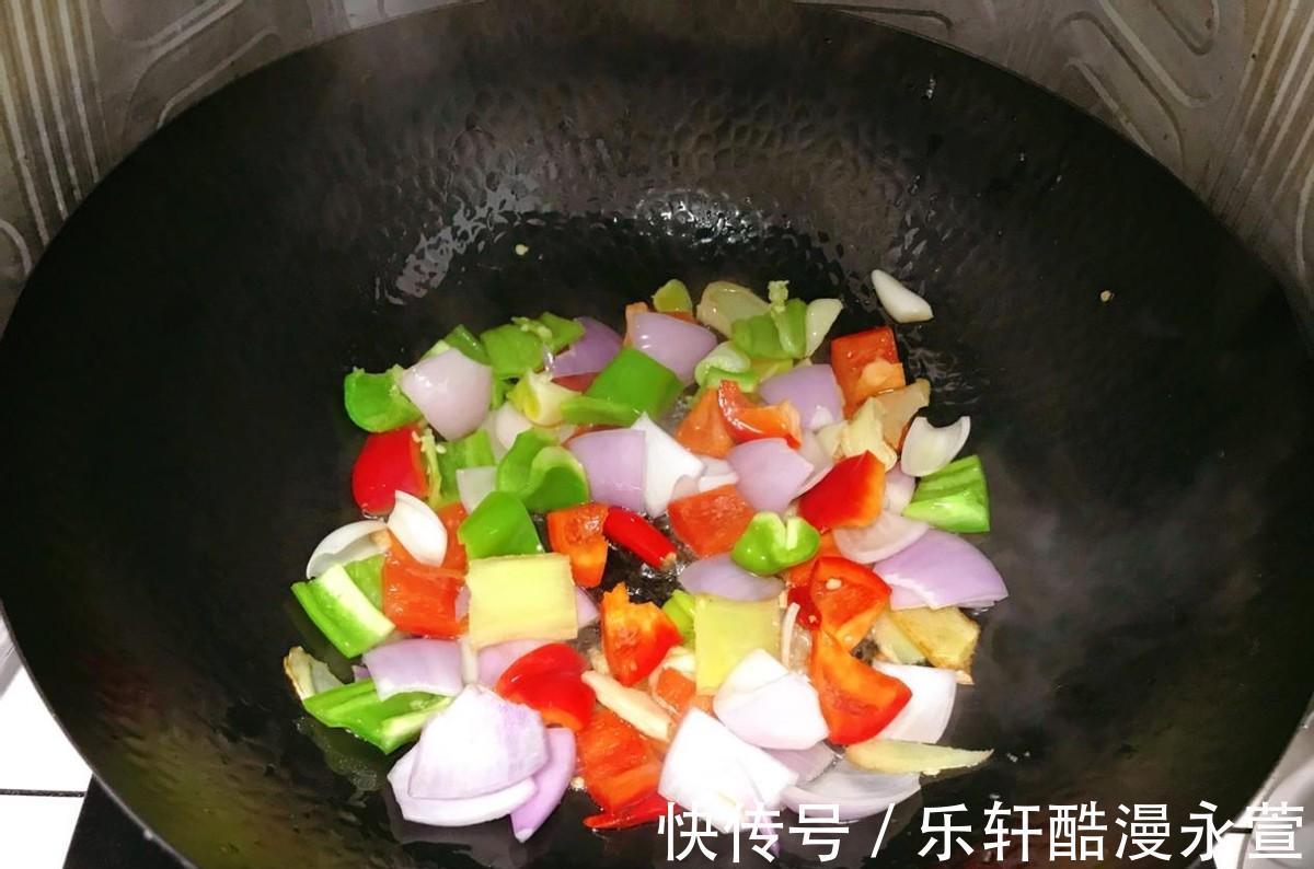 猪肝怎么炒才能滑嫩不硬大厨教你一招,美味又下饭