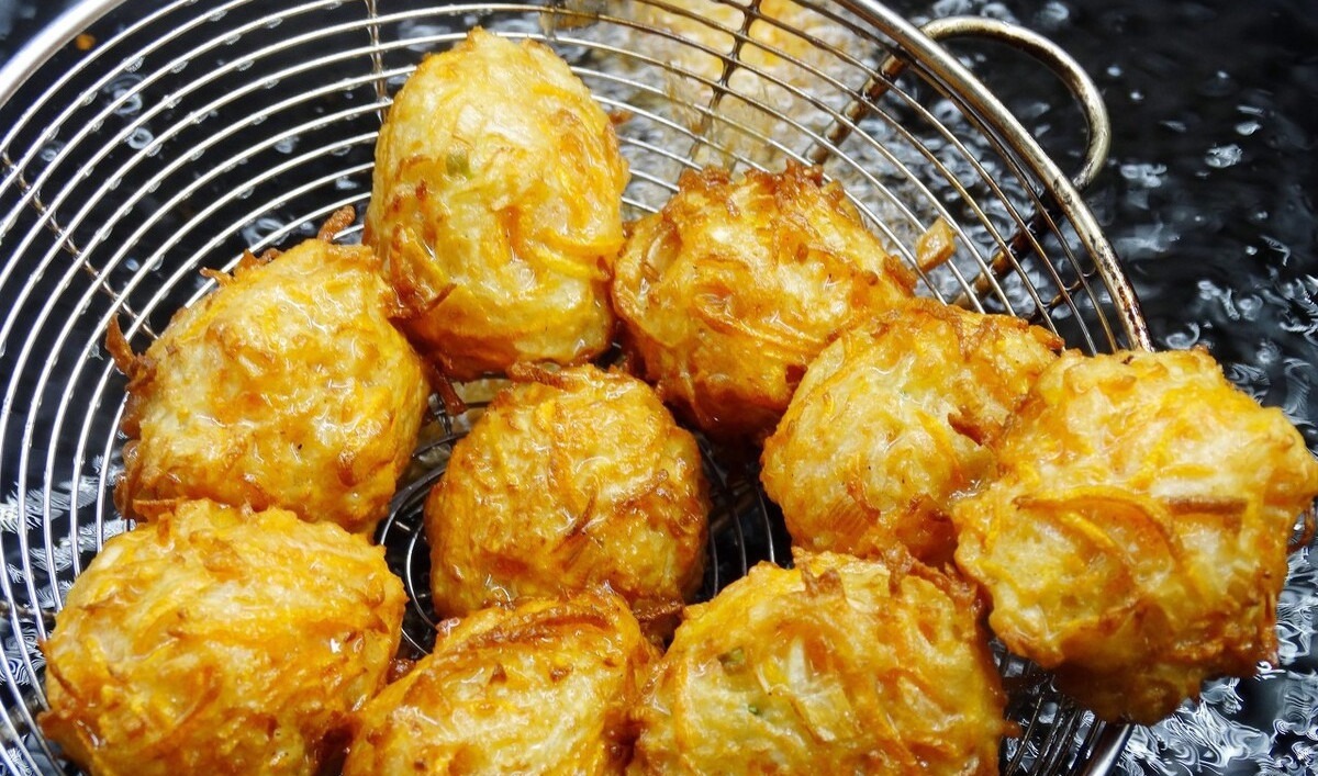 炸萝卜丸子，别再放面粉了，多加这2味料，金黄酥脆，凉了也不硬