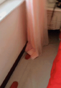 |搞笑GIF：女朋友总是这样出现 我的小心脏都快受不了了