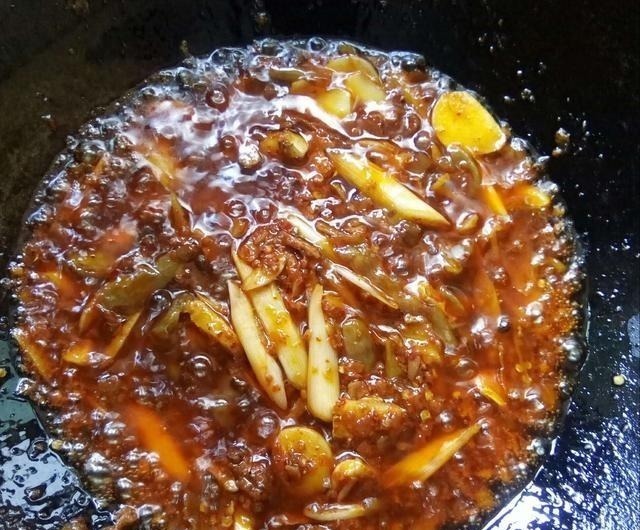 炖鱼时,“两种调料”不能放,否则鱼腥味很大,又难吃