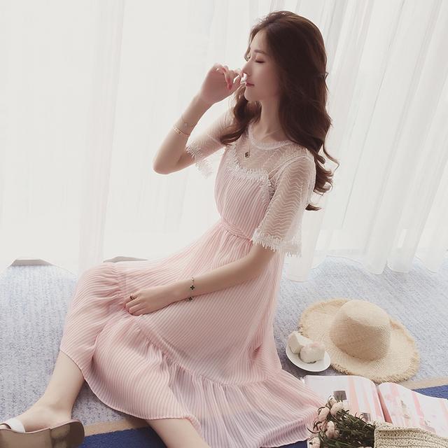 蕾丝|俏丽收腰的连衣裙,一边显瘦一边洋溢优雅气息