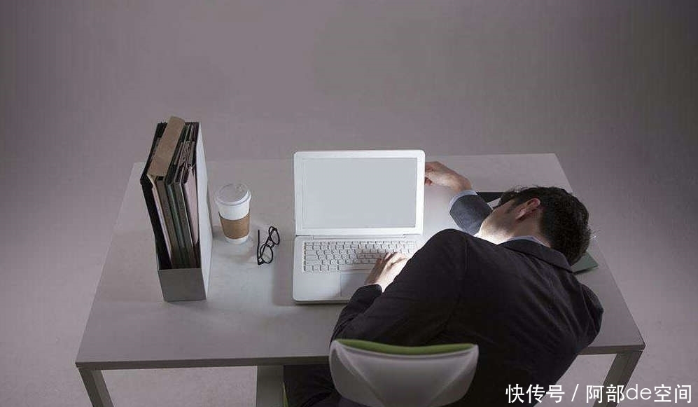 悄悄|身体上有两个“减压”区,每天随手敲打5分钟,血压悄悄平稳