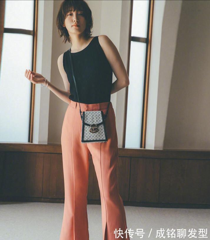 大地色|人手一件的“小背心”，这样搭配凉爽又时尚，轻松穿出成熟魅力