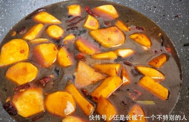 春天,我家常吃“地下一宝”,简单一烧软糯鲜香,价格低还护牙齿