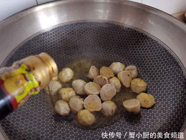 香喷喷的韭菜炒肉丸,美味又下饭,一大盘不够吃