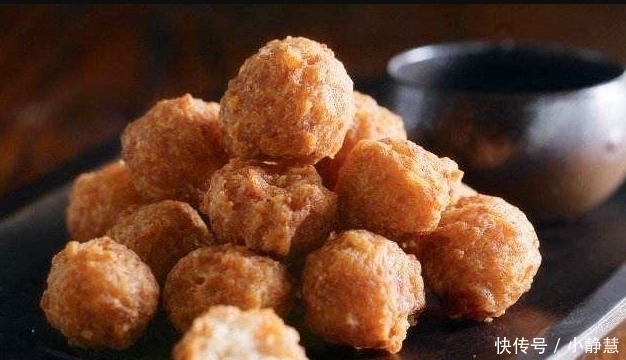 桃酥|炸丸子时,万万不要再加淀粉了换成它,丸子外酥里嫩,还不油腻