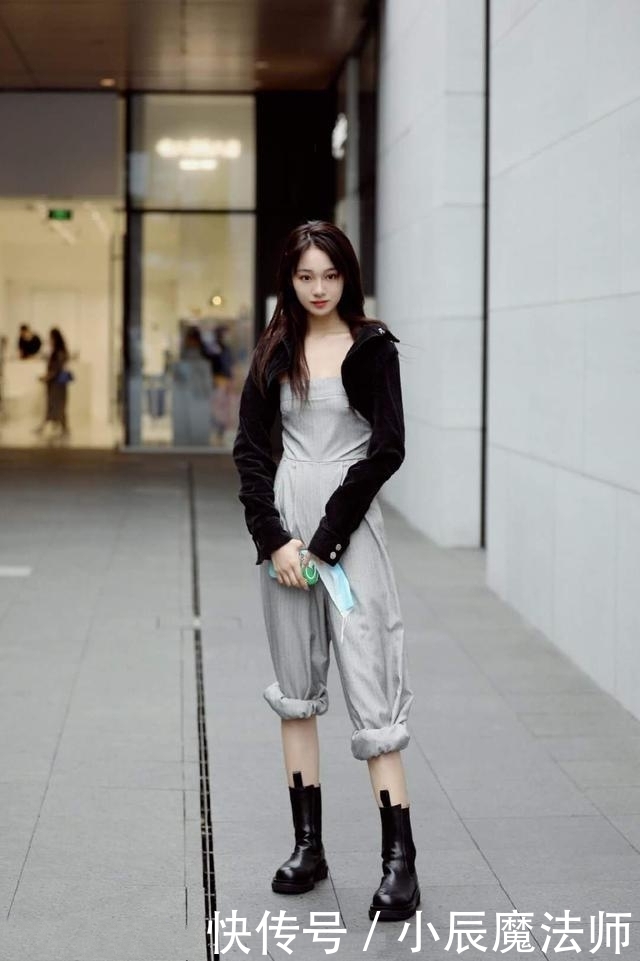 路人街拍,美女一身简约的纯白色风衣穿搭,穿出了女性的知性魅力