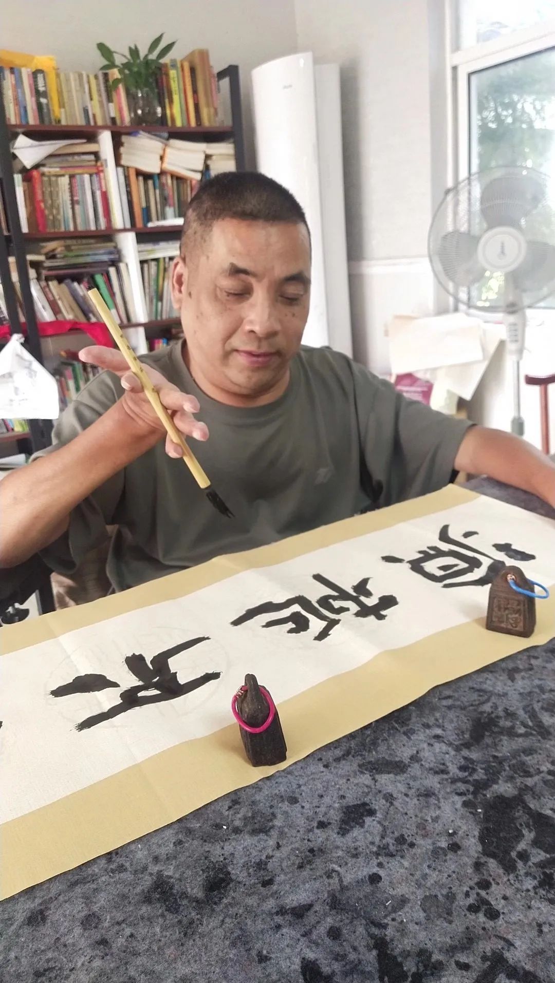 金刚经@高位瘫痪男子靠一支笔,被亚残运会选中,网友直呼:牛