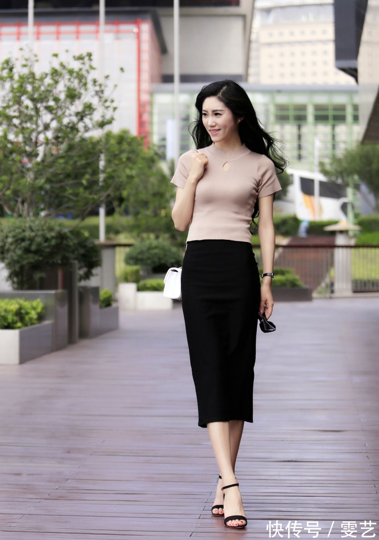 天空#天空清澈,鸟儿在歌唱