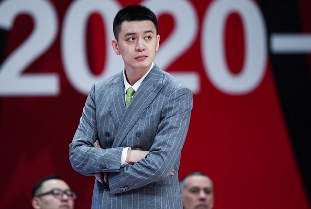 杨鸣|CBA新赛季赛制有变,杨鸣再签高1.98米射手,填补贺天举离队空位