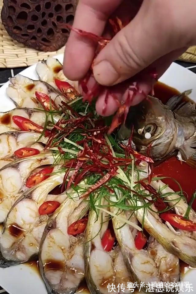 制作简单，上手快，活鱼的最高礼遇之清蒸武昌鱼！