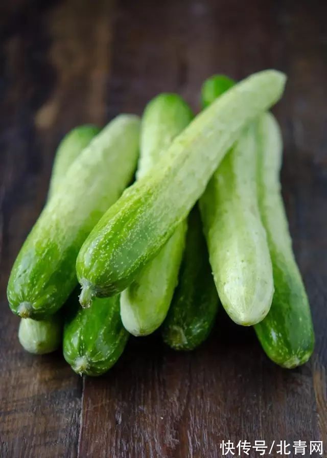 百洁布|洗衣服时不小心把卫生纸洗了？教你一招，轻松去除碎纸屑