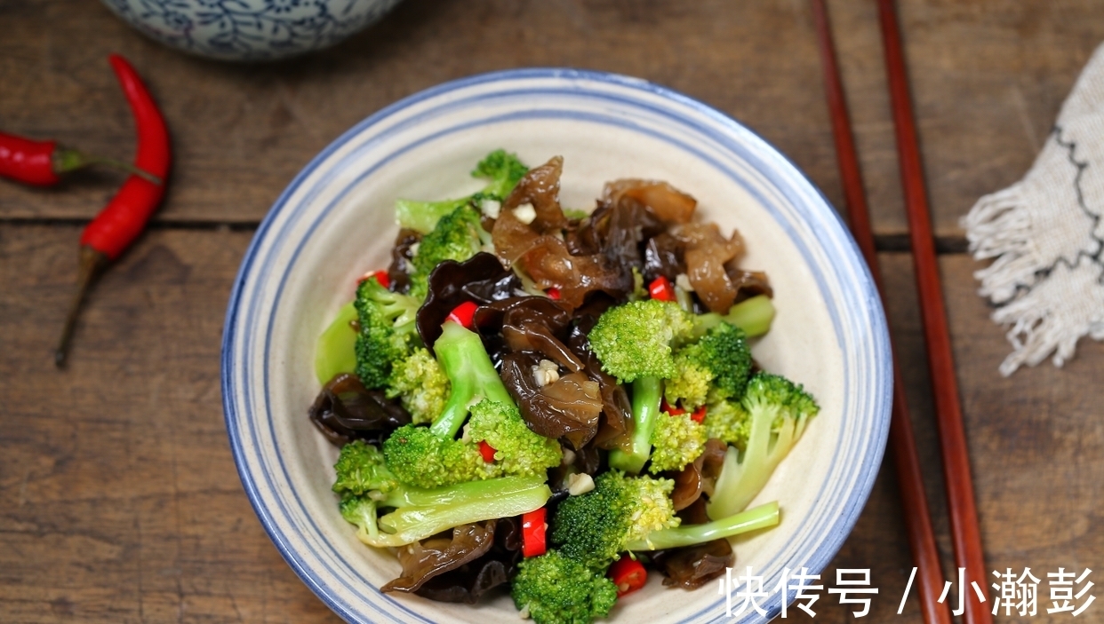 木耳|夏天太热就别炒菜了，试试做点凉拌菜，爽口开胃热量低，干吃不胖