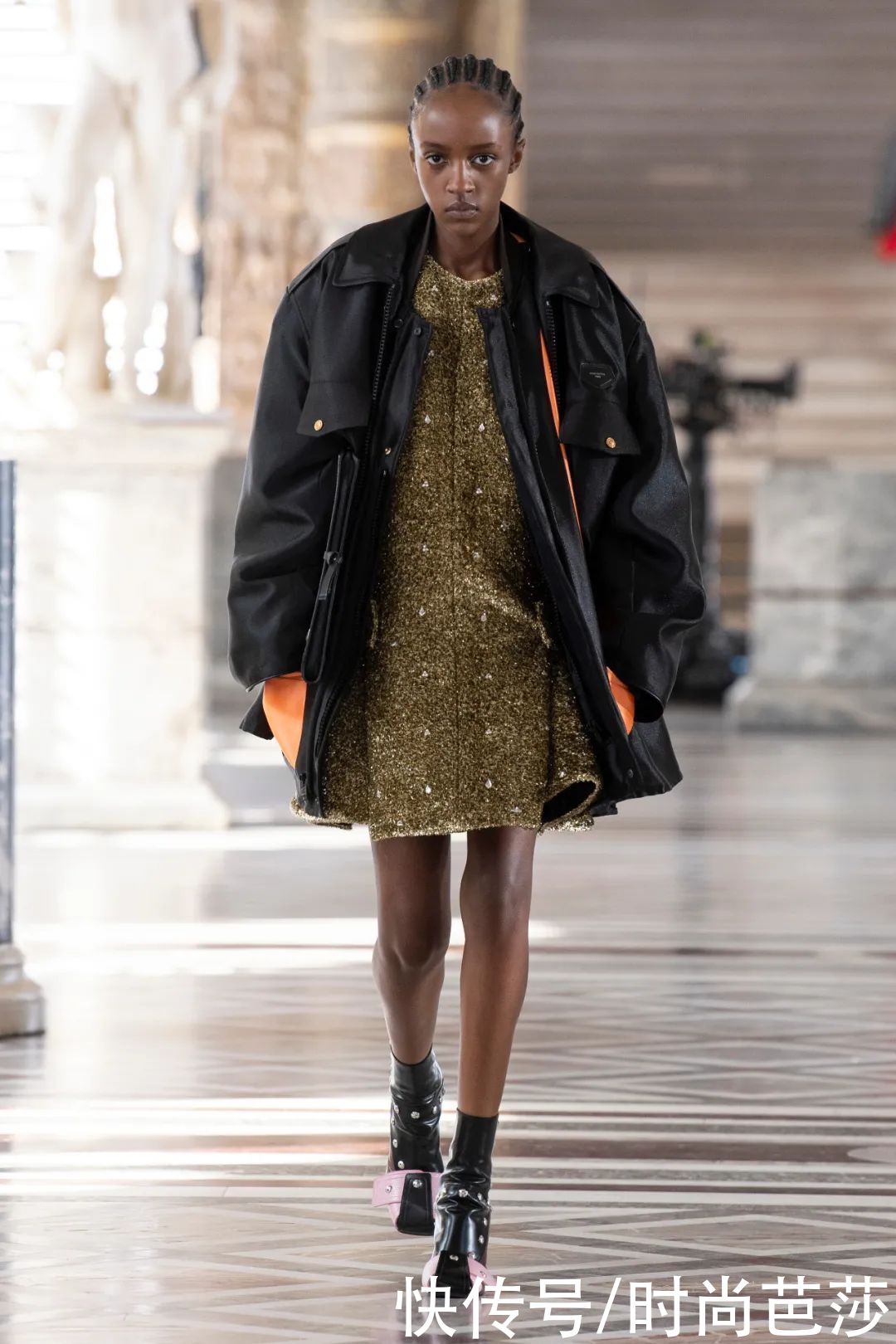 卢浮宫周边？不，这是Louis Vuitton新包