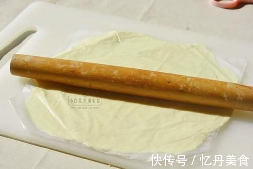 做蛋黄酥不用和面做油酥的懒人方法,一张手抓饼搞定,做法也简单