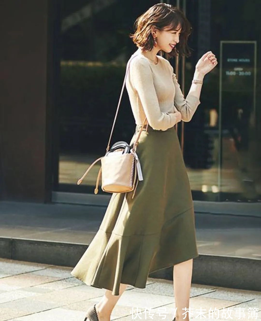 搭配 30岁女人春季多穿半身裙,搭配衬衫、卫衣、针织衫,时髦又高级