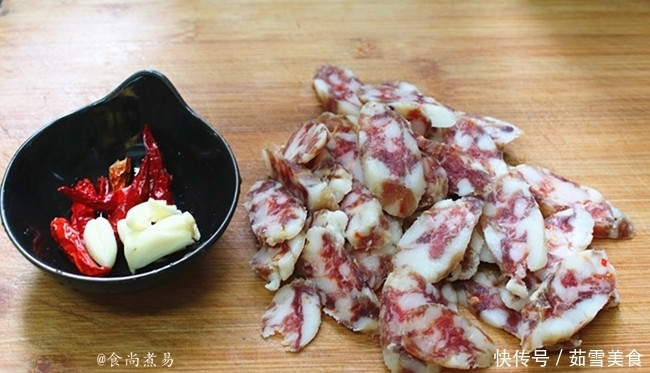 包菜好吃又简单的做法是此款,口感爽脆很下饭,用铁锅炒才香