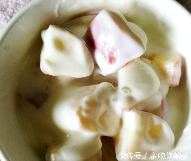 如果送你一把小勺子,下面的水果选一种拌酸奶,你不能放弃哪个?