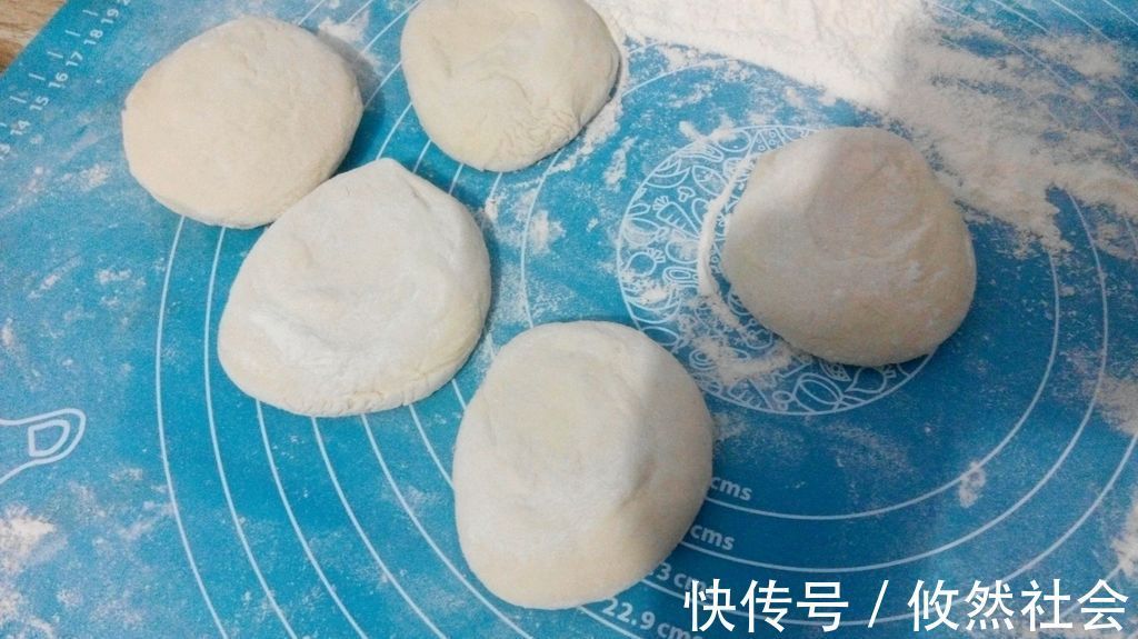 电饼铛|在家制作青椒火腿馅饼，味道鲜美，营养健康