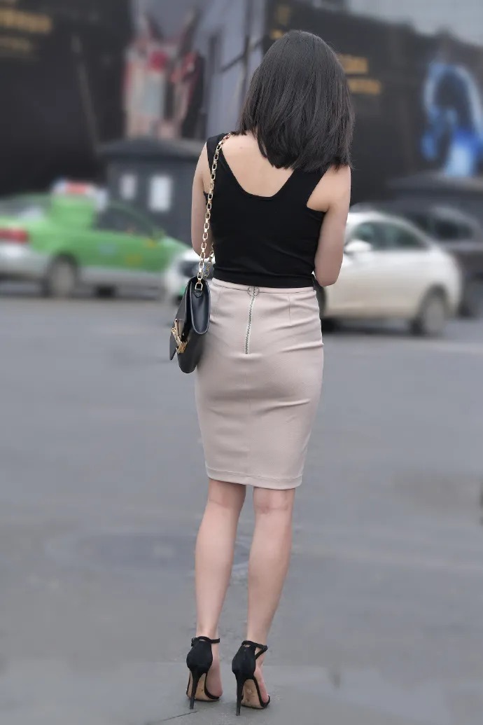 时尚|款款走来的时尚女生