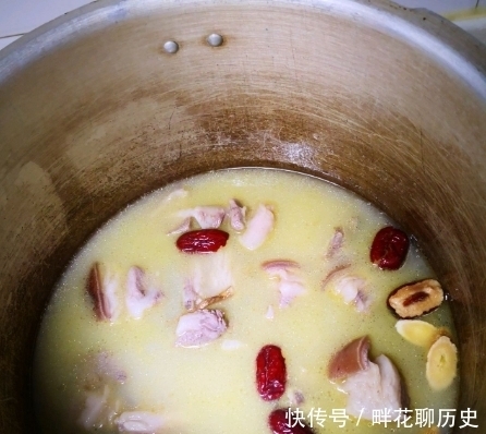 羊肉|冬补吃鱼吃羊肉,不如吃一锅它,肉嫩汤鲜,营养加倍又美味,太鲜