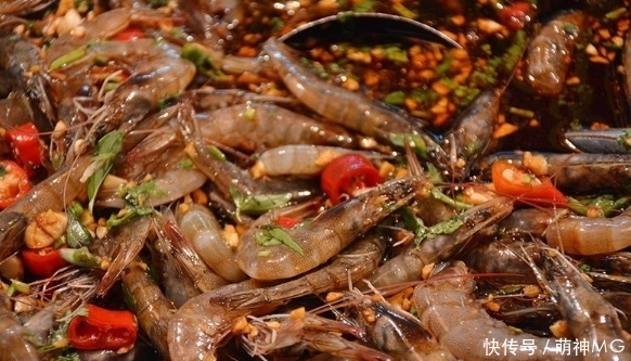 煮海虾,直接用清水煮是不对的!多加这2步,鲜香入味没腥味