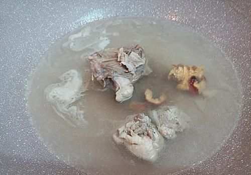 冬天多做此汤,增强免疫力,简单一煮酸辣鲜美,家人爱吃少生病