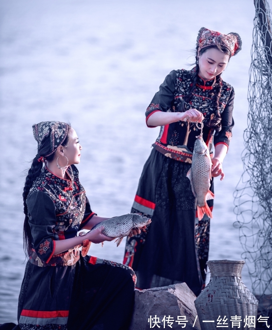 田园花#原创对联丨细雨生寒凋白草;轻霜酿雪染黄花