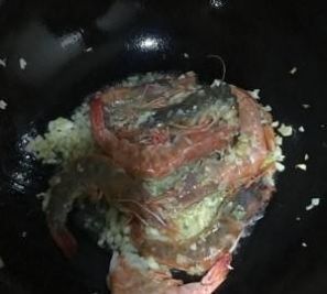 不能出门在家做什么简单营养又美味,送您蒜蓉明虾,吃不胖的肉菜