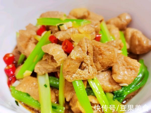 2g油|10分钟快手菜香芹炒油豆腐，做饭不发愁