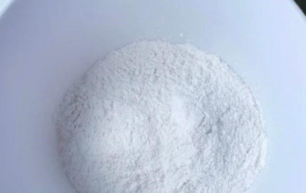 一道自制的红糖糯米糕，软糯香甜，甜点制作可没你们想的那么复杂！