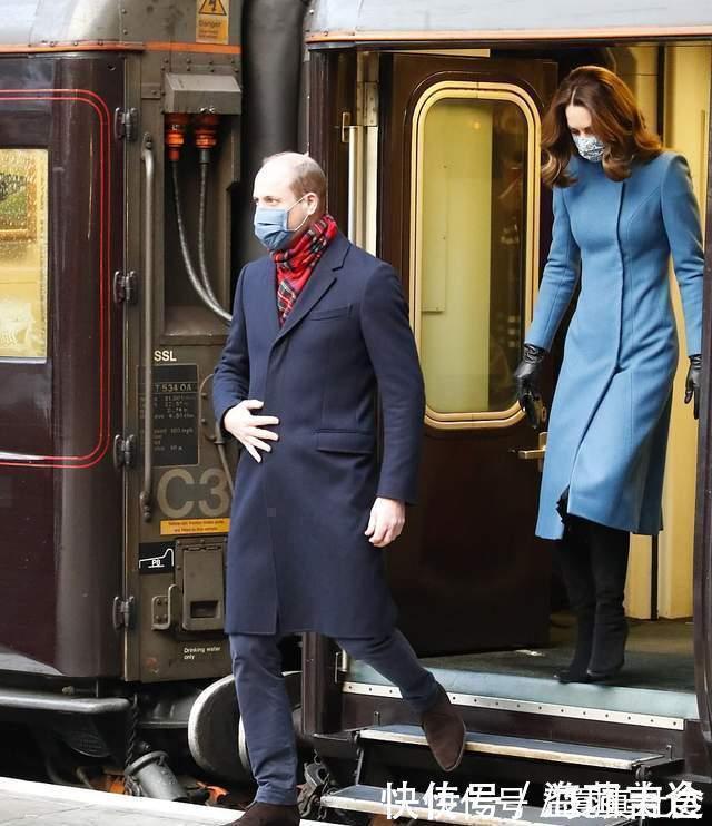 大衣 凯特总算让人眼前一亮!穿中国红大衣示范圣诞穿搭,换了发型超美