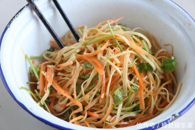 2勺|年夜饭不能少的凉拌菜,解腻又下酒,现做现吃很鲜美