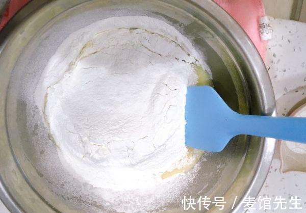 烤箱|网红糯米蛋糕，教你家庭版的做法，吃起来柔软香甜，馋哭孩子了！