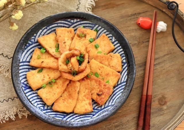 外酥|豆腐这样做,比锅包肉还好吃,酸甜开胃,外酥里嫩,端上桌抢着吃