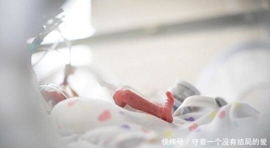宝宝|早产儿出生只有可乐罐大小,却坚强的活了下来,看到宝宝好心疼