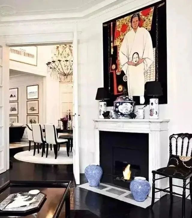 刘嘉玲的豪宅当中,有很多价值不菲的艺术品,就像一个艺术馆一般