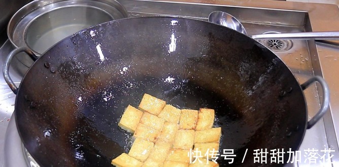 白菜豆腐直接下锅是大错,多加这一步,豆腐金黄不粘锅,外酥里嫩!